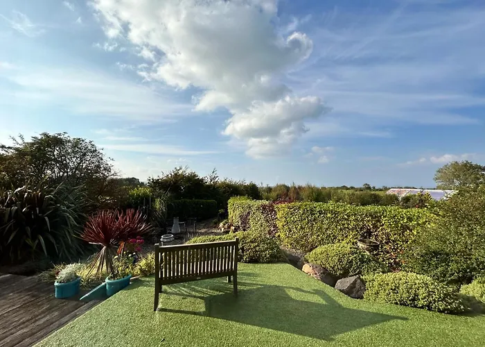Golf & Family Chill Cottage, Hot-Tub, Beach 10 Min