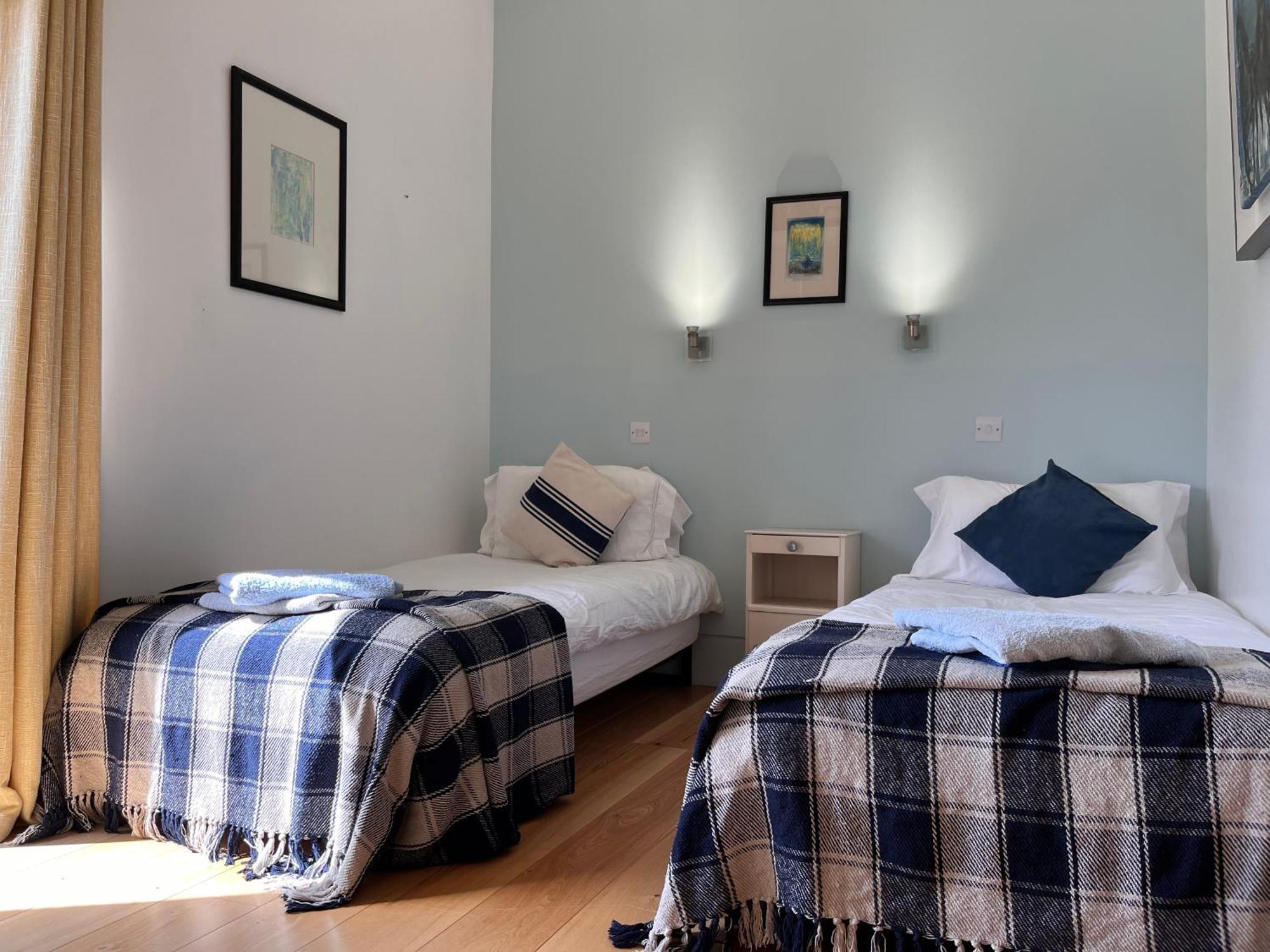 Golf & Family Chill Cottage, Hot-tub, 10 Min Holiday home *