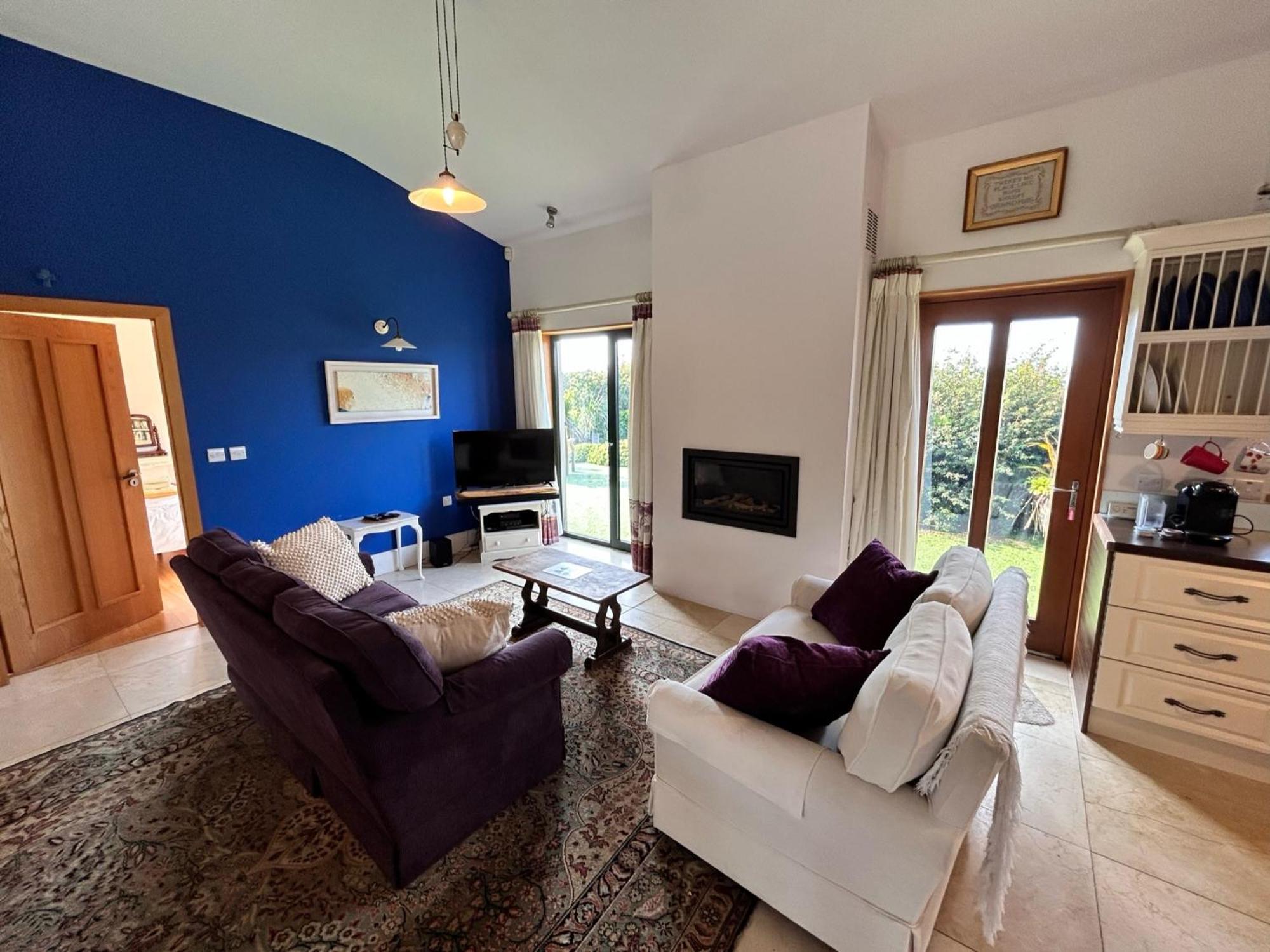 Golf & Family Chill Cottage, Hot-tub, 10 Min * Coleraine