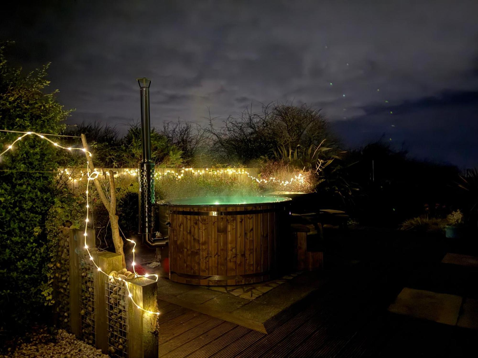 Golf & Family Chill Cottage, Hot-tub, 10 Min Holiday home Coleraine