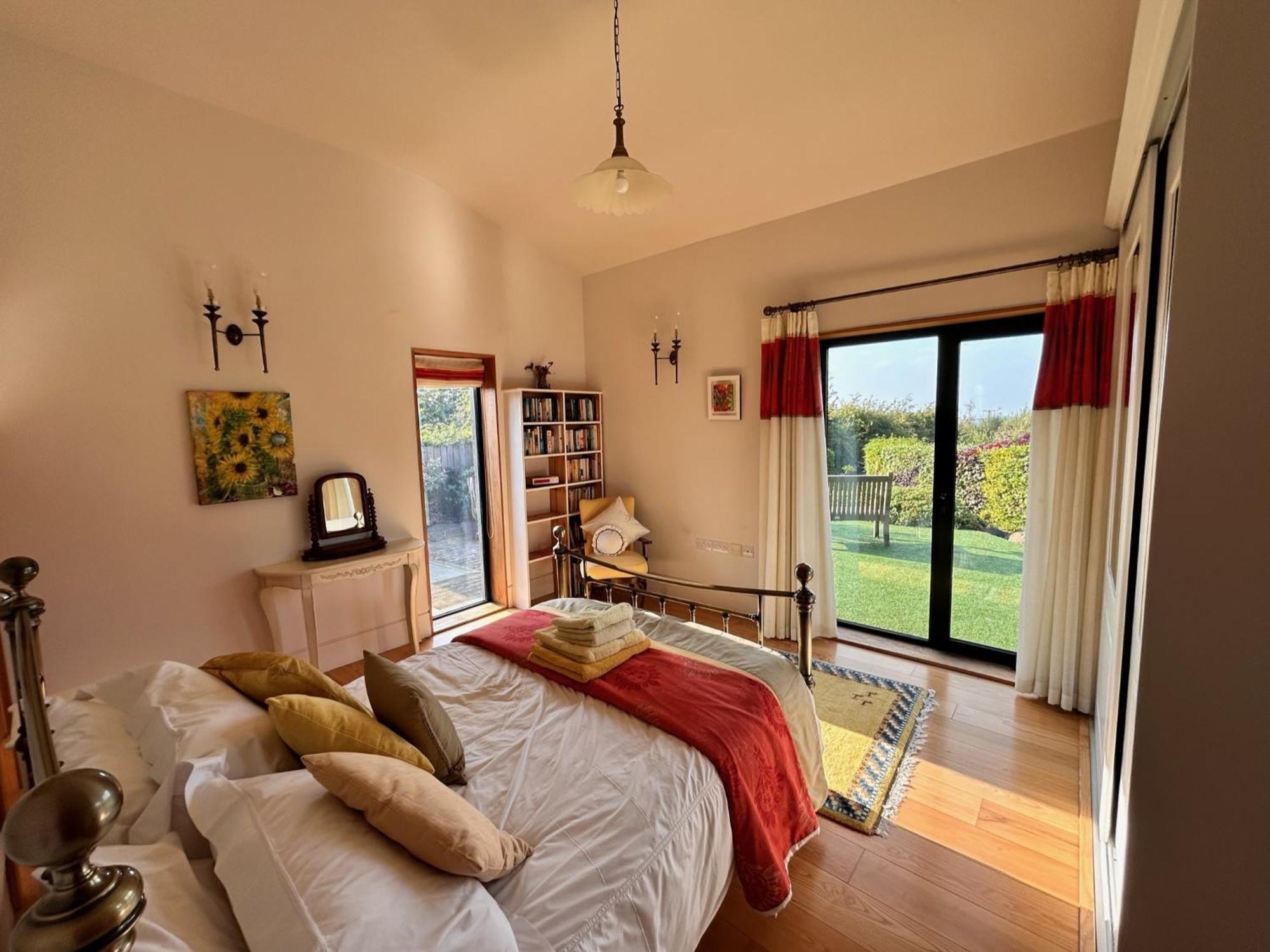 Golf & Family Chill Cottage, Hot-tub, 10 Min Coleraine