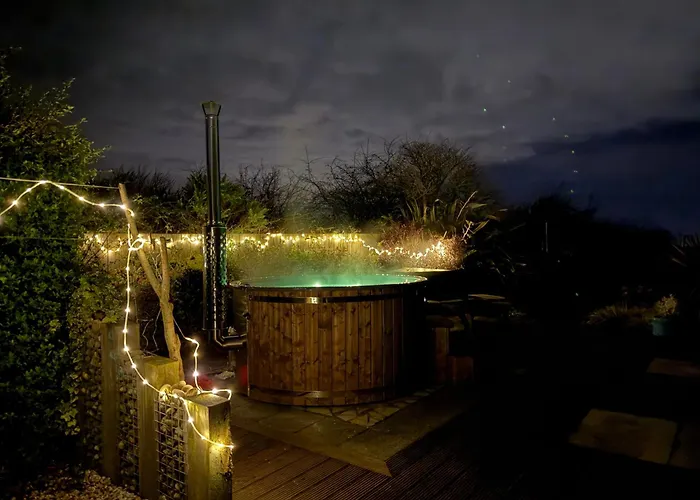 Golf & Family Chill Cottage, Hot-Tub, Beach 10 Min